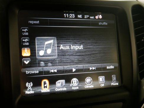 Used 2018 Jeep Cherokee Latitude Plus w/ Cold Weather Group image 32