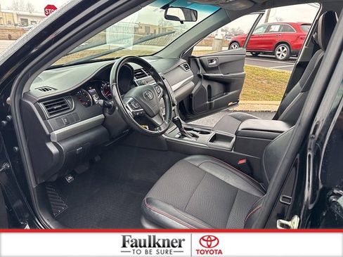 Certified 2016 Toyota Camry image 9