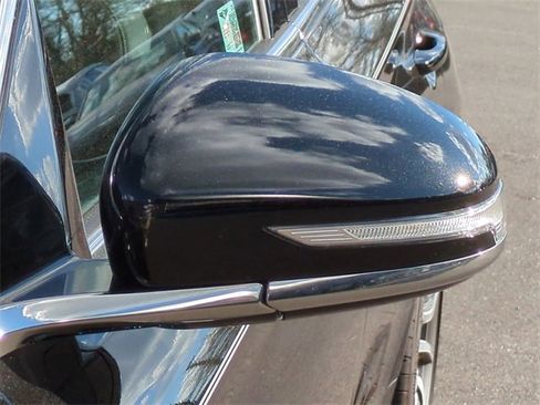 Used 2025 Genesis G70 2.5T image 11