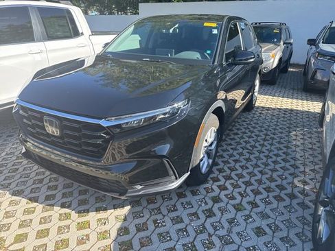 Used 2023 Honda CR-V LX image 3