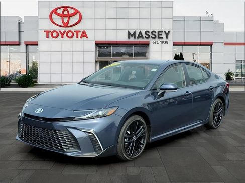 Used 2026 Toyota Camry SE FWD image 7