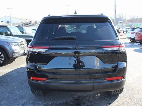 Used 2023 Jeep Grand Cherokee Altitude image 27