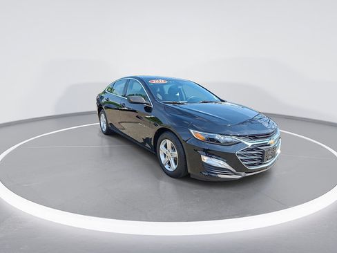 Used 2021 Chevrolet Malibu LS FWD image 2