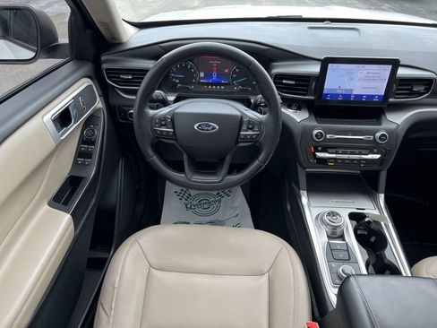 Used 2020 Ford Explorer XLT w/ Equipment Group 202A AWD/4WD image 23