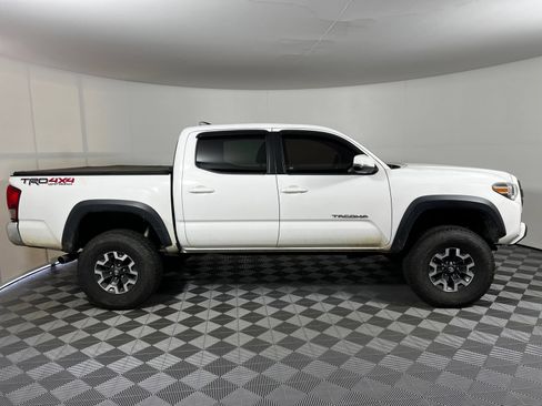Used 2016 Toyota Tacoma TRD Off-Road w/ Towing Package AWD/4WD image 4