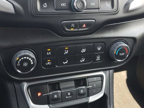 Used 2024 GMC Terrain SLE FWD image 17