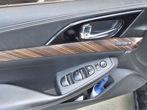 Used 2016 Nissan Maxima Platinum w/ Interior Lighting Package FWD image 5
