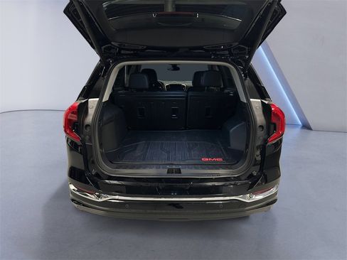 Used 2024 GMC Terrain Denali w/ Black Diamond Edition image 18