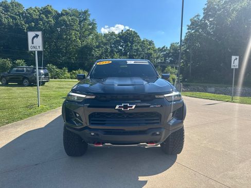Used 2026 Chevrolet Colorado ZR2 w/ Technology Package AWD/4WD image 2