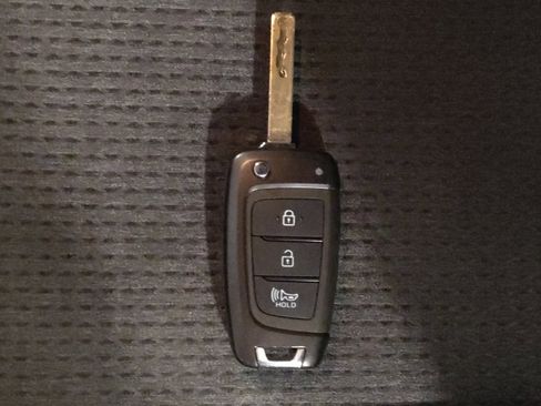 Used 2023 Hyundai Santa Fe SE image 32