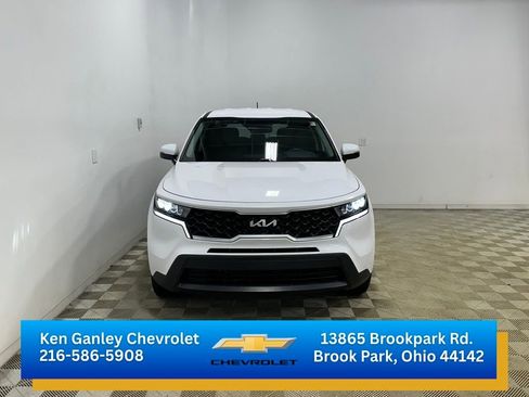 Used 2023 Kia Sorento LX AWD/4WD image 2