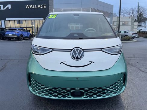 Used 2025 Volkswagen ID. Buzz 1st Edition image 2