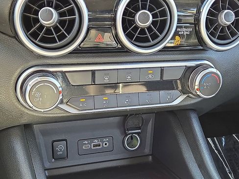 Used 2025 Nissan Sentra SV image 28