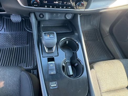 Used 2024 Nissan Rogue SV FWD image 26