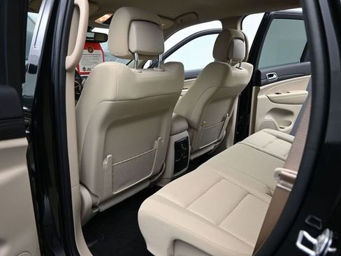 Used 2022 Jeep Grand Cherokee Laredo E AWD/4WD image 13