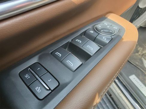 Used 2024 Chevrolet Tahoe High Country w/ Advanced Technology Package image 35