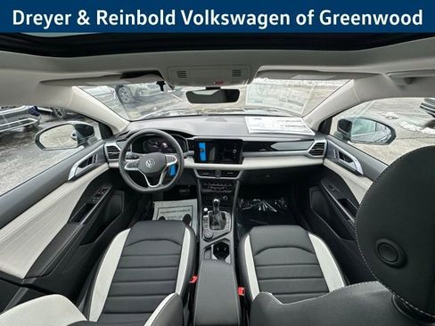 New 2026 Volkswagen Taos SEL image 11