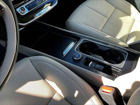 New 2026 Lincoln Corsair Premiere image 8