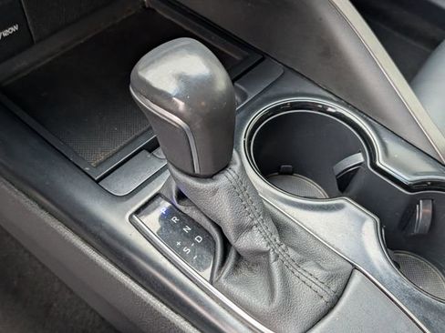 Used 2020 Toyota Camry SE image 16