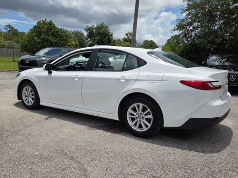Used 2025 Toyota Camry LE FWD image 5