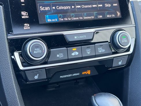 Used 2018 Honda Civic Touring image 19