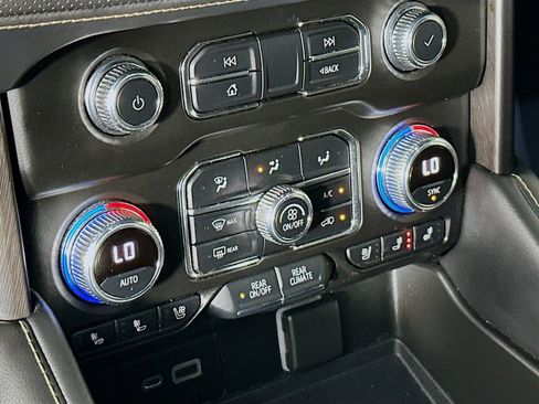 Used 2022 GMC Yukon XL AT4 AWD/4WD image 21