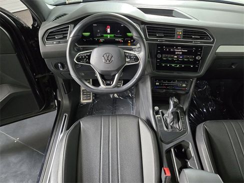 Used 2023 Volkswagen Tiguan SE R-Line image 17