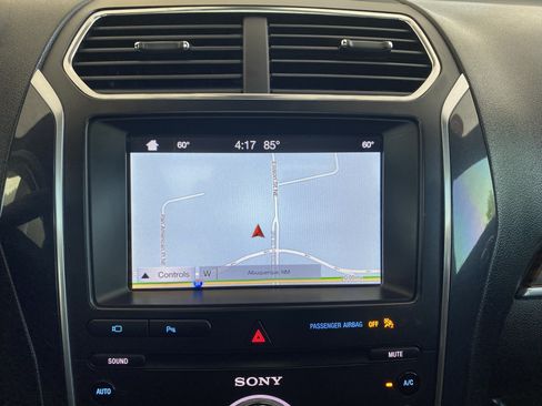 Used 2019 Ford Explorer Limited w/ Ford Safe & Smart Package AWD/4WD image 3