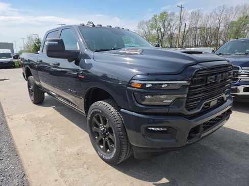 New 2026 RAM 2500 Laramie AWD/4WD image 17