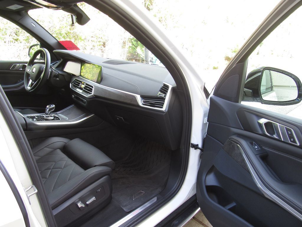 Used 2023 BMW X5 xDrive45e w/ Executive Package AWD/4WD image 19