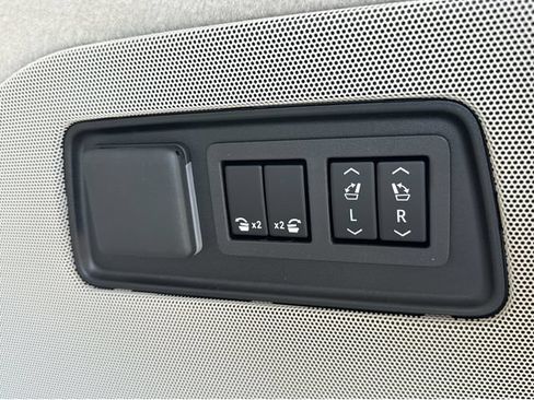 New 2026 Cadillac Escalade Platinum Sport w/ LPO, ONYX Package AWD/4WD image 32