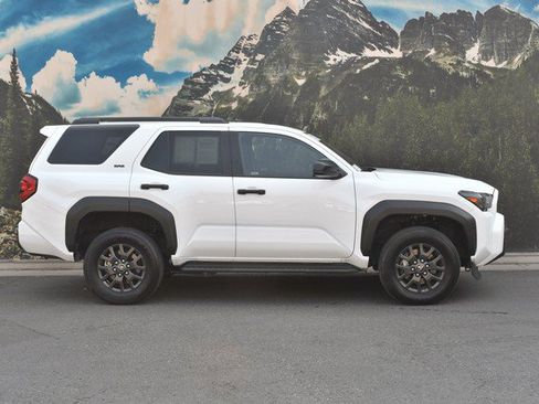 Certified 2025 Toyota 4Runner SR5 AWD/4WD image 2