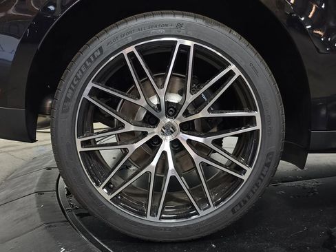 Certified 2025 Porsche Macan image 28