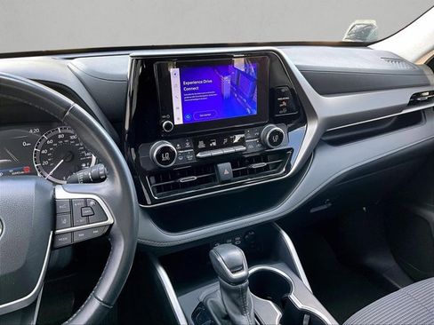Used 2024 Toyota Highlander LE image 8
