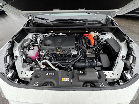 New 2025 Toyota RAV4 SE image 33