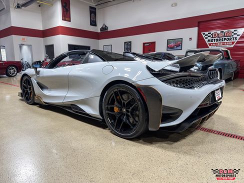 Used 2022 McLaren 765LT image 3