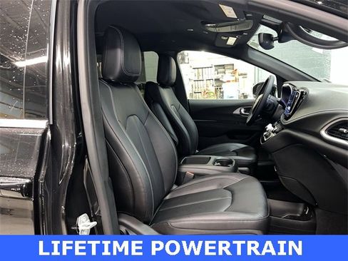 New 2026 Chrysler Pacifica Select image 19