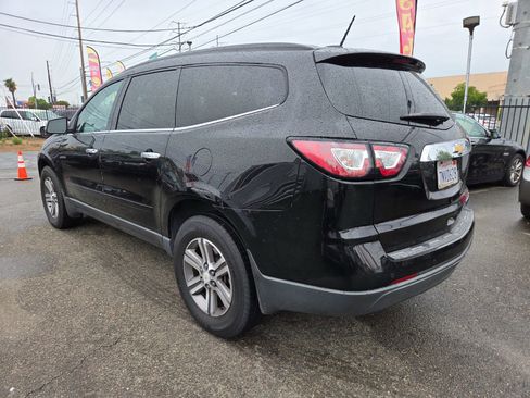 Used 2016 Chevrolet Traverse LT FWD image 2