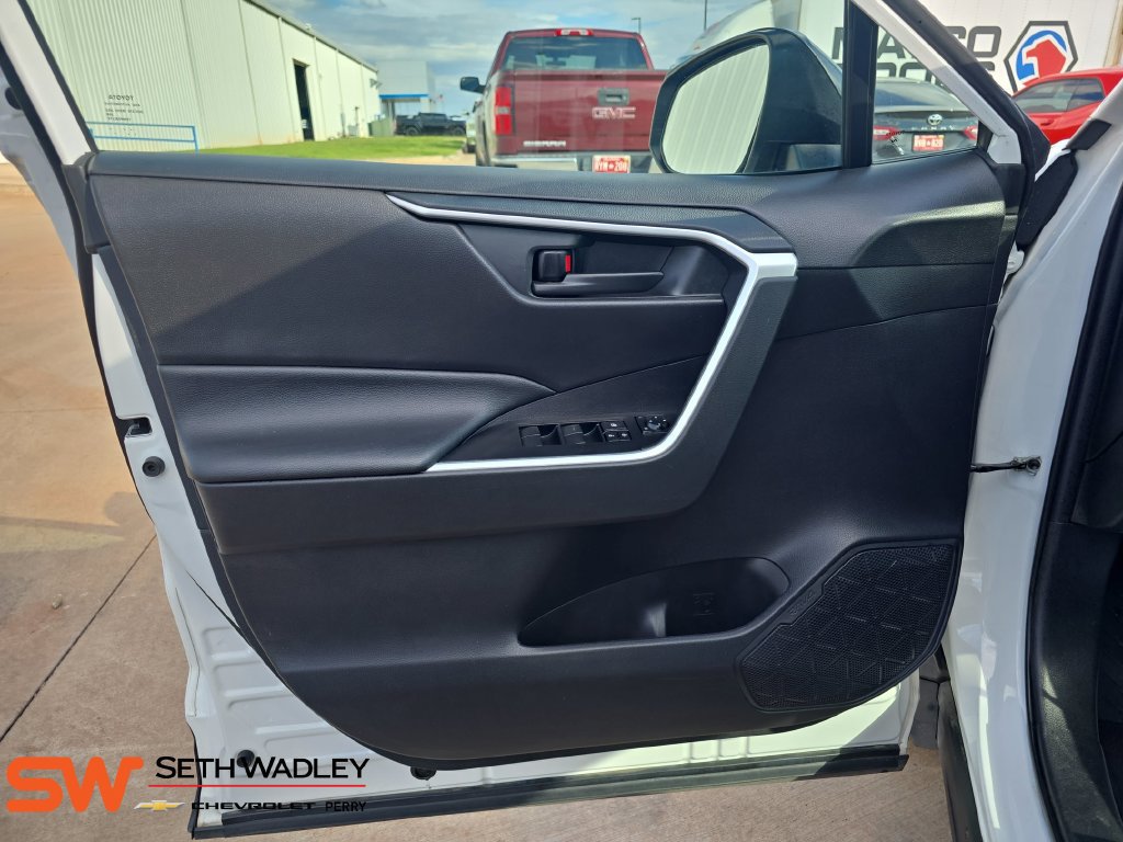 Used 2021 Toyota RAV4 LE FWD image 25