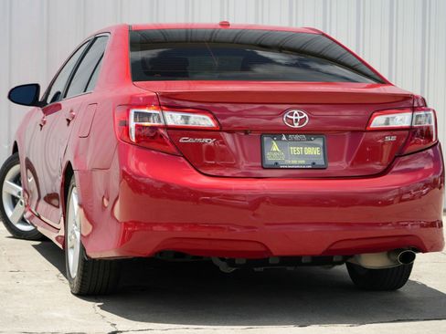 Used 2014 Toyota Camry SE image 5