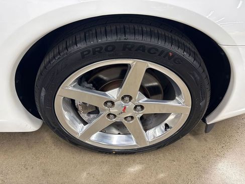 Used 2006 Chevrolet Corvette Coupe w/ Preferred Equipment Group RWD image 36