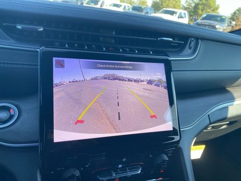 New 2025 Jeep Grand Cherokee Limited w/ Black Appearance Package image 24