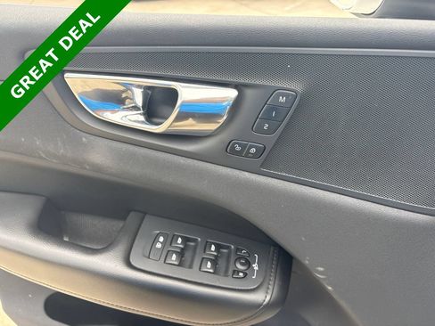 Used 2019 Volvo XC60 T5 Momentum w/ Premium Package FWD image 13