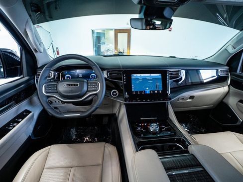 Used 2023 Jeep Wagoneer Series III w/ Preferred Equipment Group image 59