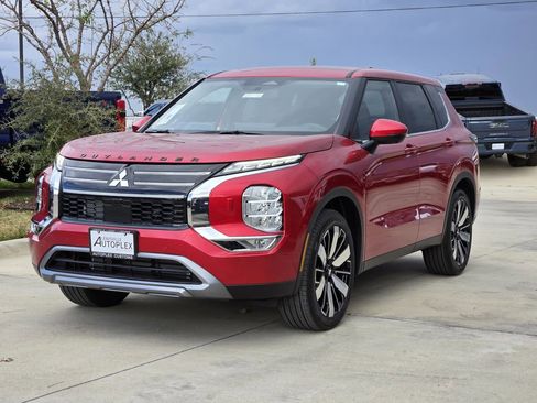 New 2026 Mitsubishi Outlander SE image 2