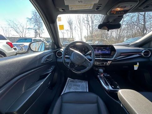 Used 2024 Chevrolet Trax RS w/ Driver Confidence Package image 17