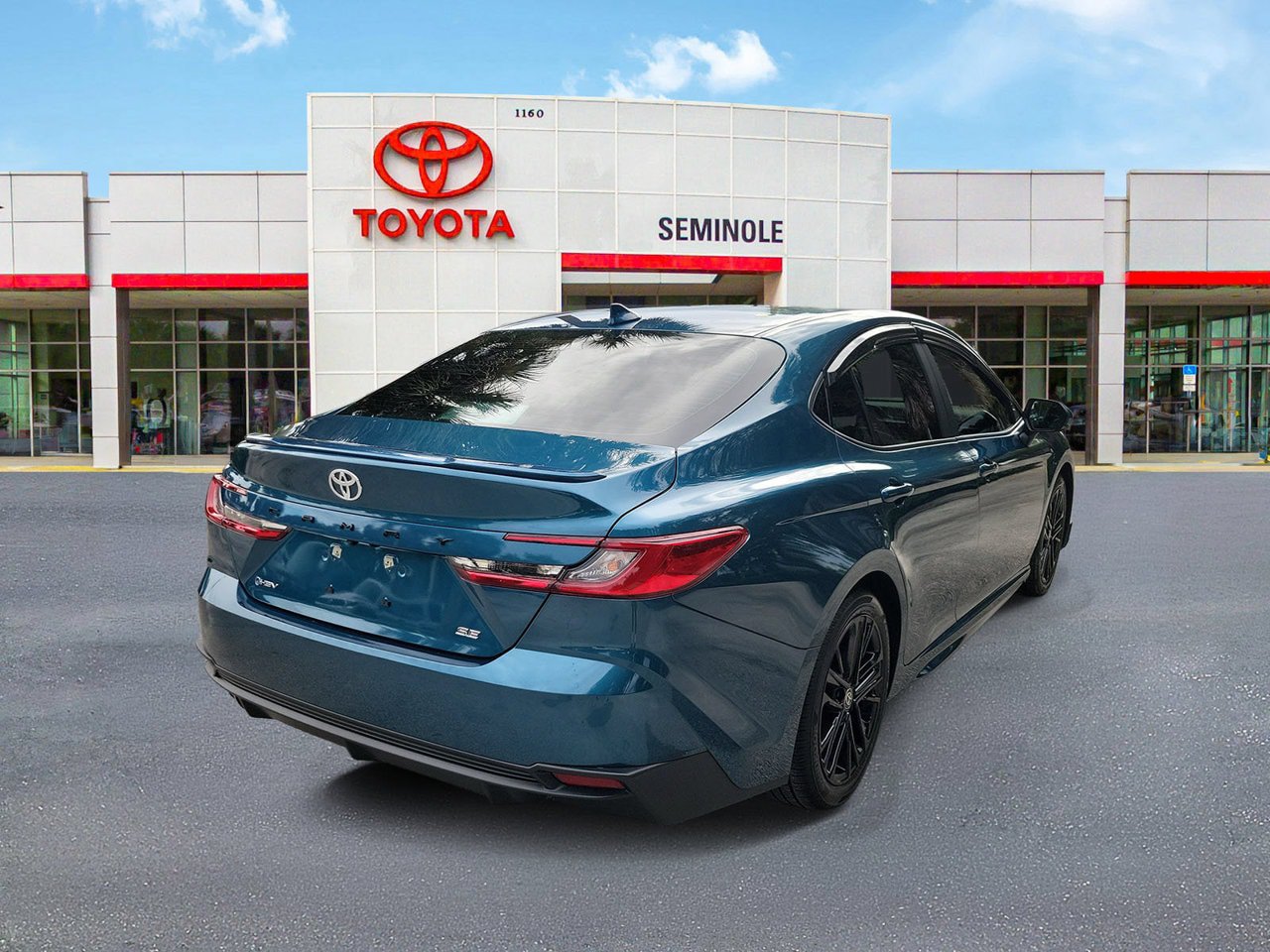 Used 2025 Toyota Camry SE FWD image 3
