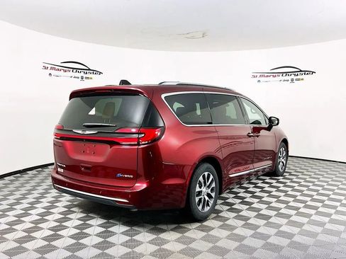 Used 2023 Chrysler Pacifica Pinnacle image 8
