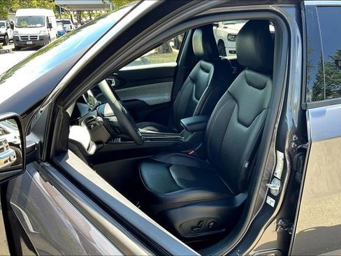 New 2024 Jeep Compass Latitude image 10