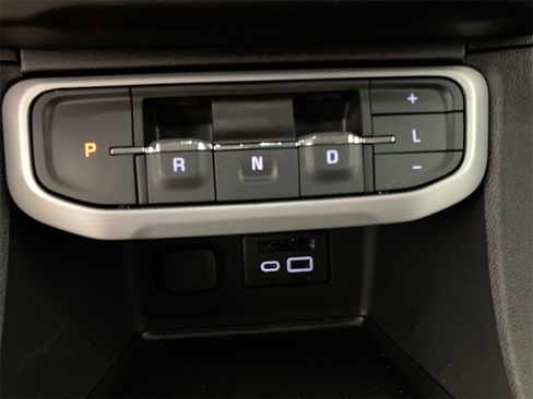 Used 2023 GMC Acadia SLE w/ Driver Convenience Package image 19